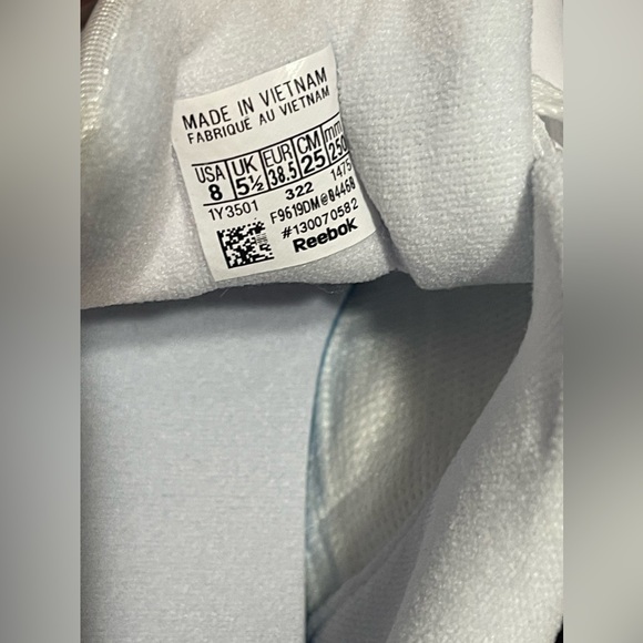 NWOT Reeboks - Picture 4 of 4